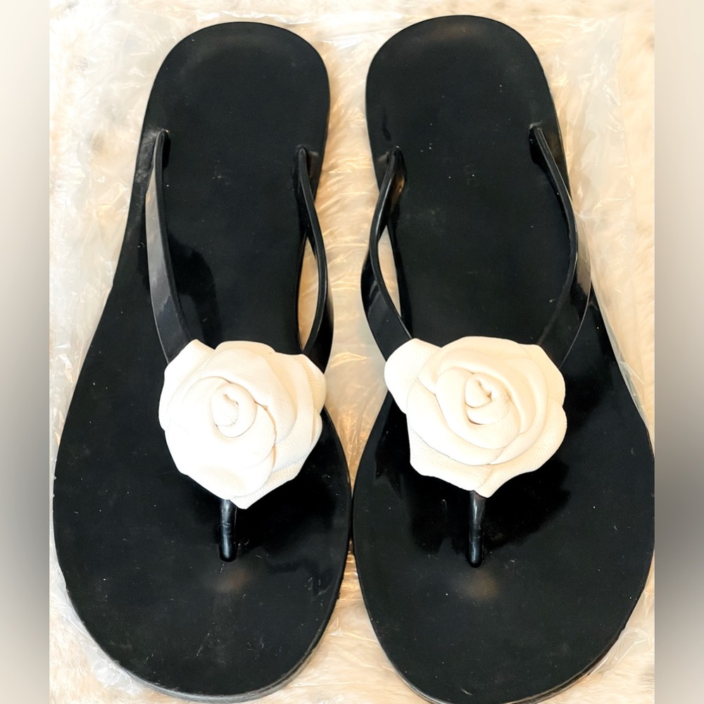 🤍🖤KATE SPADE NY Black Jelly thongs w/ Camellia flower detail used Size 11.